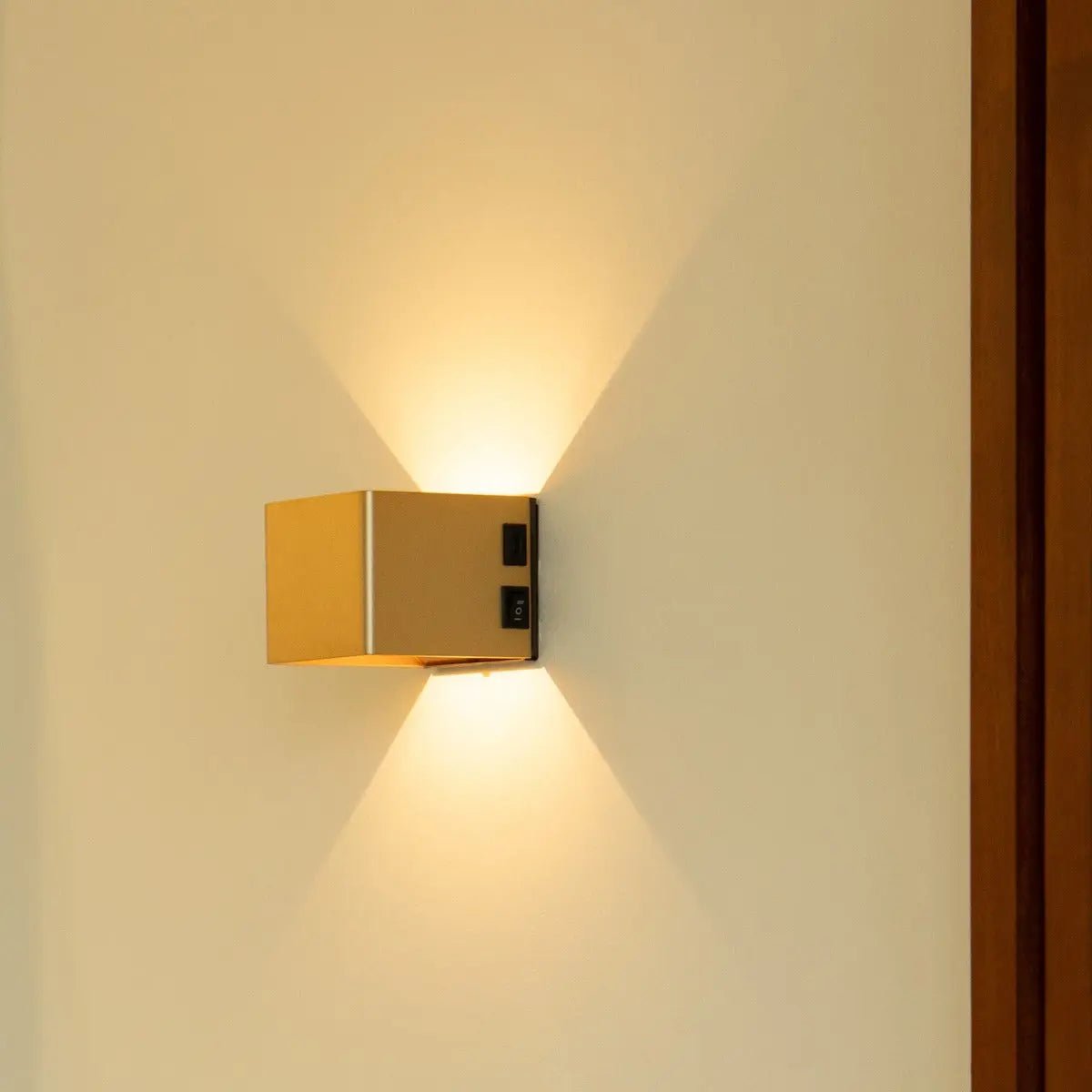 Tess Gold Rechargeable Wall Lamp – Motion sensor, 20 Different Light Modes, Dimmable, Magnetic Suspension System Lamp & Including Remote Control